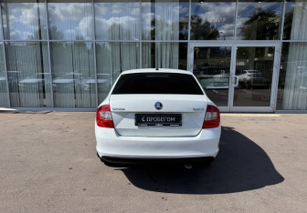 Подержанный автомобиль Skoda Rapid Liftback 2016 года (6 фото)