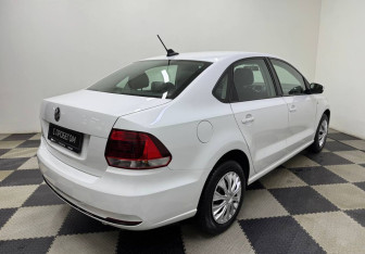 Подержанный автомобиль Volkswagen Polo Sedan 2018 года (5 фото)