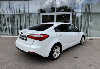 Подержанный автомобиль Kia Cerato Sedan 2015 года (5 фото)