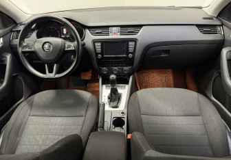 Подержанный автомобиль Skoda Octavia Liftback 2016 года (10 фото)