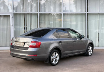 Подержанный автомобиль Skoda Octavia Liftback 2016 года (5 фото)
