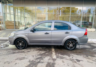 Подержанный автомобиль Chevrolet Aveo Sedan 2010 года (8 фото)