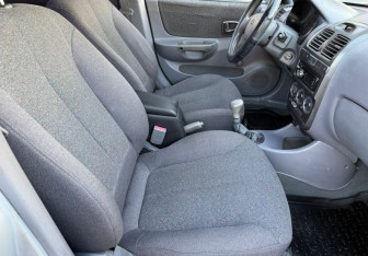 Подержанный автомобиль Hyundai Accent Sedan 2006 года (9 фото)