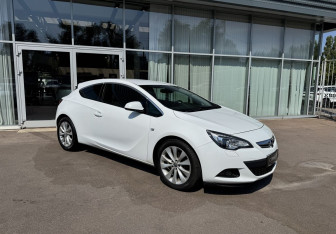 Подержанный автомобиль Opel Astra Hatchback 2014 года (3 фото)