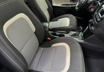 Подержанный автомобиль Kia Ceed Wagon 2015 года (9 фото)