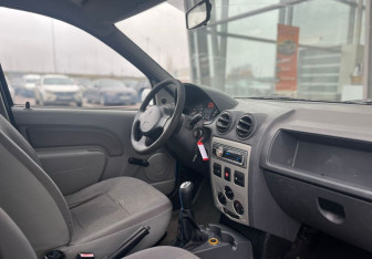 Подержанный автомобиль Renault Logan Sedan 2008 года (10 фото)