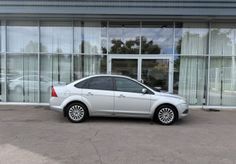 Подержанный автомобиль Ford Focus Sedan 2011 года (4 фото)