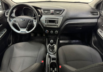 Подержанный автомобиль Kia Rio Sedan 2016 года (10 фото)