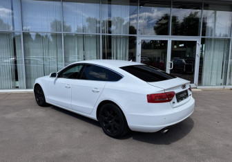Подержанный автомобиль Audi A5 Liftback 2010 года (7 фото)
