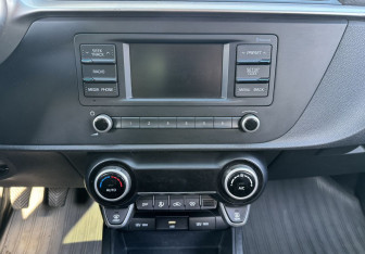 Подержанный автомобиль Kia Rio Hatchback 2020 года (11 фото)