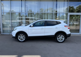 Подержанный автомобиль Nissan Qashqai 2016 года (8 фото)