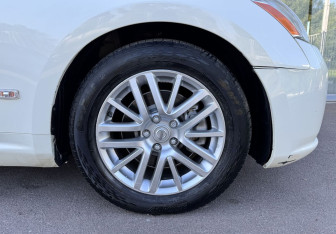 Подержанный автомобиль Nissan Fuga 2005 года (12 фото)