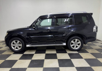 Подержанный автомобиль Mitsubishi Pajero 2007 года (8 фото)