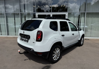 Подержанный автомобиль Renault Duster 2017 года (5 фото)
