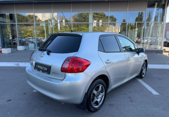 Подержанный автомобиль Toyota Auris Hatchback 2009 года (6 фото)