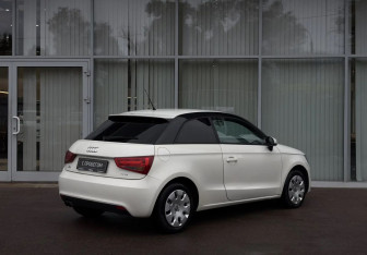 Подержанный автомобиль Audi A1 2012 года (5 фото)