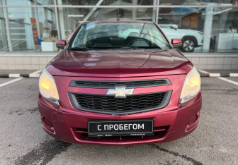 Подержанный автомобиль Chevrolet Cobalt Sedan 2013 года (2 фото)