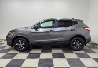 Подержанный автомобиль Nissan Qashqai 2017 года (8 фото)
