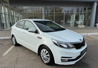 Подержанный автомобиль Kia Rio Sedan 2017 года (3 фото)