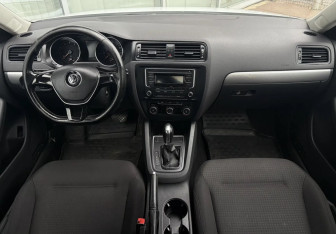 Подержанный автомобиль Volkswagen Jetta Sedan 2016 года (9 фото)