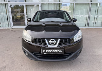 Подержанный автомобиль Nissan Qashqai 2012 года (2 фото)