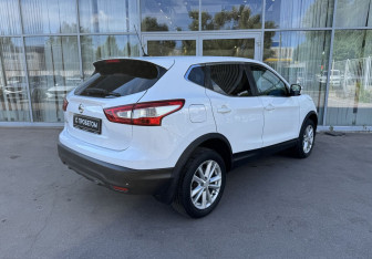 Подержанный автомобиль Nissan Qashqai 2016 года (5 фото)