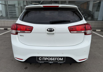 Подержанный автомобиль Kia Rio Hatchback 2016 года (6 фото)