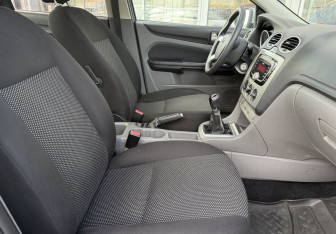 Подержанный автомобиль Ford Focus Sedan 2011 года (10 фото)