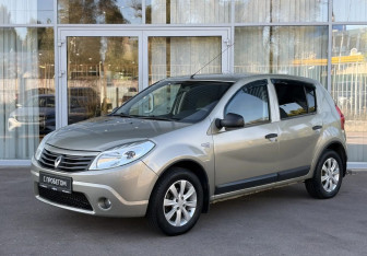 Подержанный автомобиль Renault Sandero 2010 года (1 фото)