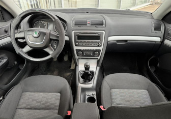 Подержанный автомобиль Skoda Octavia Liftback 2012 года (9 фото)
