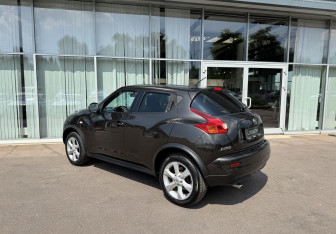 Подержанный автомобиль Nissan Juke 2012 года (7 фото)