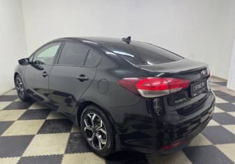 Подержанный автомобиль Kia Cerato Sedan 2018 года (7 фото)