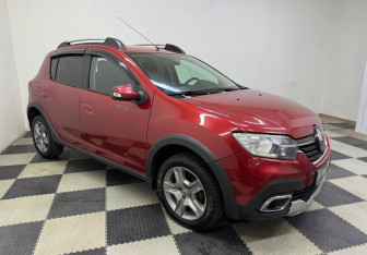 Подержанный автомобиль Renault Sandero 2021 года (3 фото)