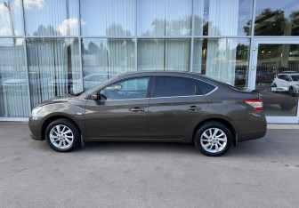 Подержанный автомобиль Nissan Sentra Sedan 2015 года (8 фото)