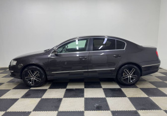 Подержанный автомобиль Volkswagen Passat Sedan 2007 года (8 фото)