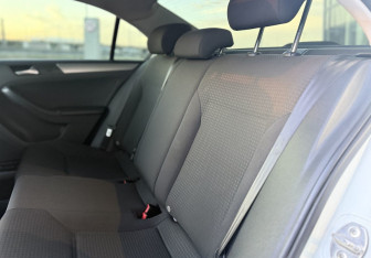 Подержанный автомобиль Volkswagen Jetta Sedan 2016 года (11 фото)