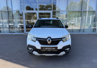 Подержанный автомобиль Renault Sandero 2022 года (2 фото)