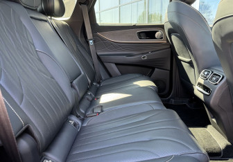 Подержанный автомобиль Jaecoo J8 2024 года (11 фото)