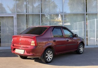 Подержанный автомобиль Renault Logan Sedan 2011 года (5 фото)