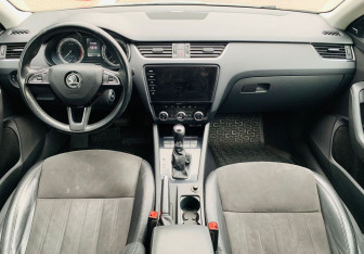 Подержанный автомобиль Skoda Octavia Liftback 2017 года (10 фото)