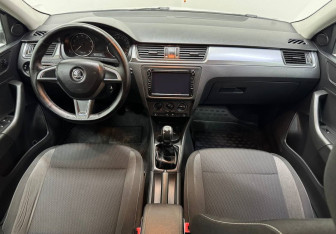 Подержанный автомобиль Skoda Rapid Liftback 2014 года (9 фото)