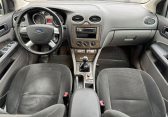 Подержанный автомобиль Ford Focus Hatchback 2008 года (10 фото)