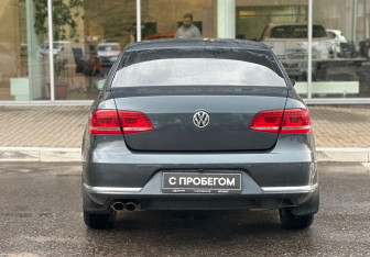 Подержанный автомобиль Volkswagen Passat Sedan 2013 года (6 фото)