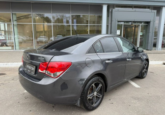 Подержанный автомобиль Chevrolet Cruze Sedan 2010 года (5 фото)