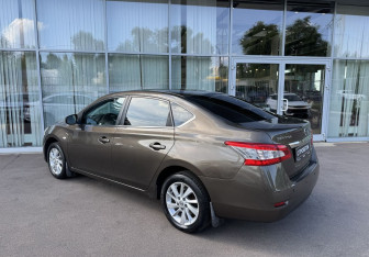 Подержанный автомобиль Nissan Sentra Sedan 2015 года (7 фото)