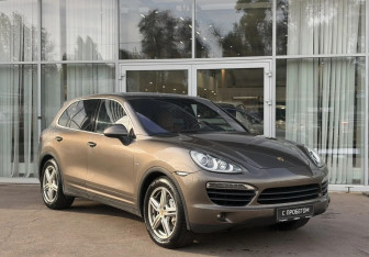Подержанный автомобиль Porsche Cayenne 2011 года (3 фото)