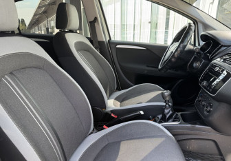 Подержанный автомобиль Fiat Punto Hatchback 2012 года (10 фото)