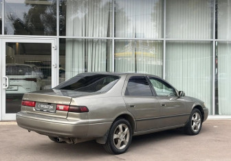 Подержанный автомобиль Toyota Camry Sedan 1999 года (5 фото)