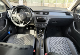 Подержанный автомобиль Skoda Rapid Liftback 2016 года (9 фото)