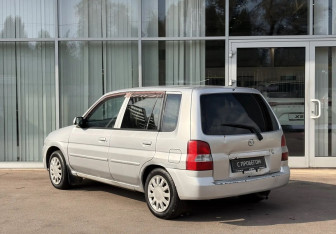 Подержанный автомобиль Mazda Demio 2002 года (7 фото)
